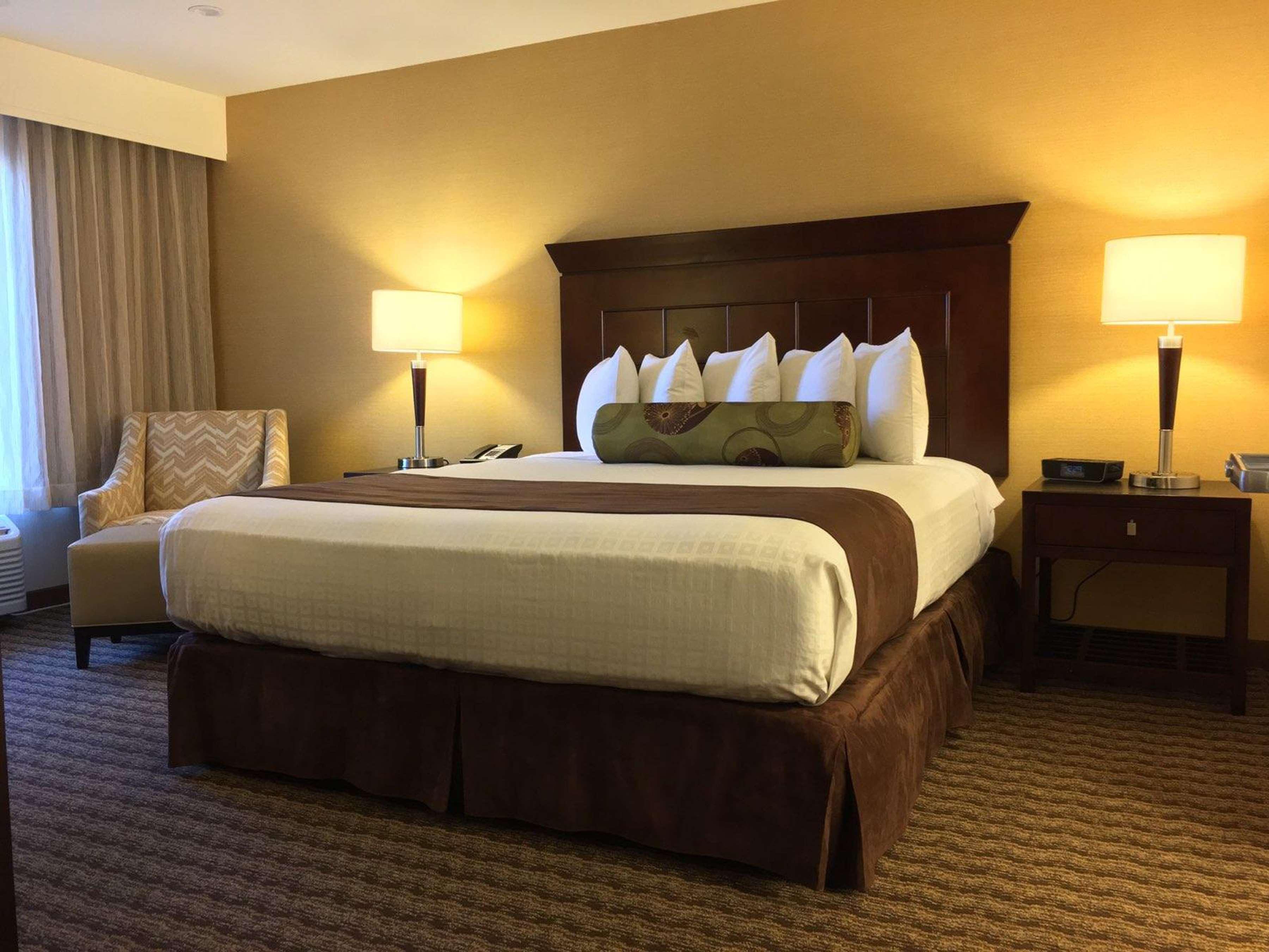 Best Western Plus Carriage Hotel 4*