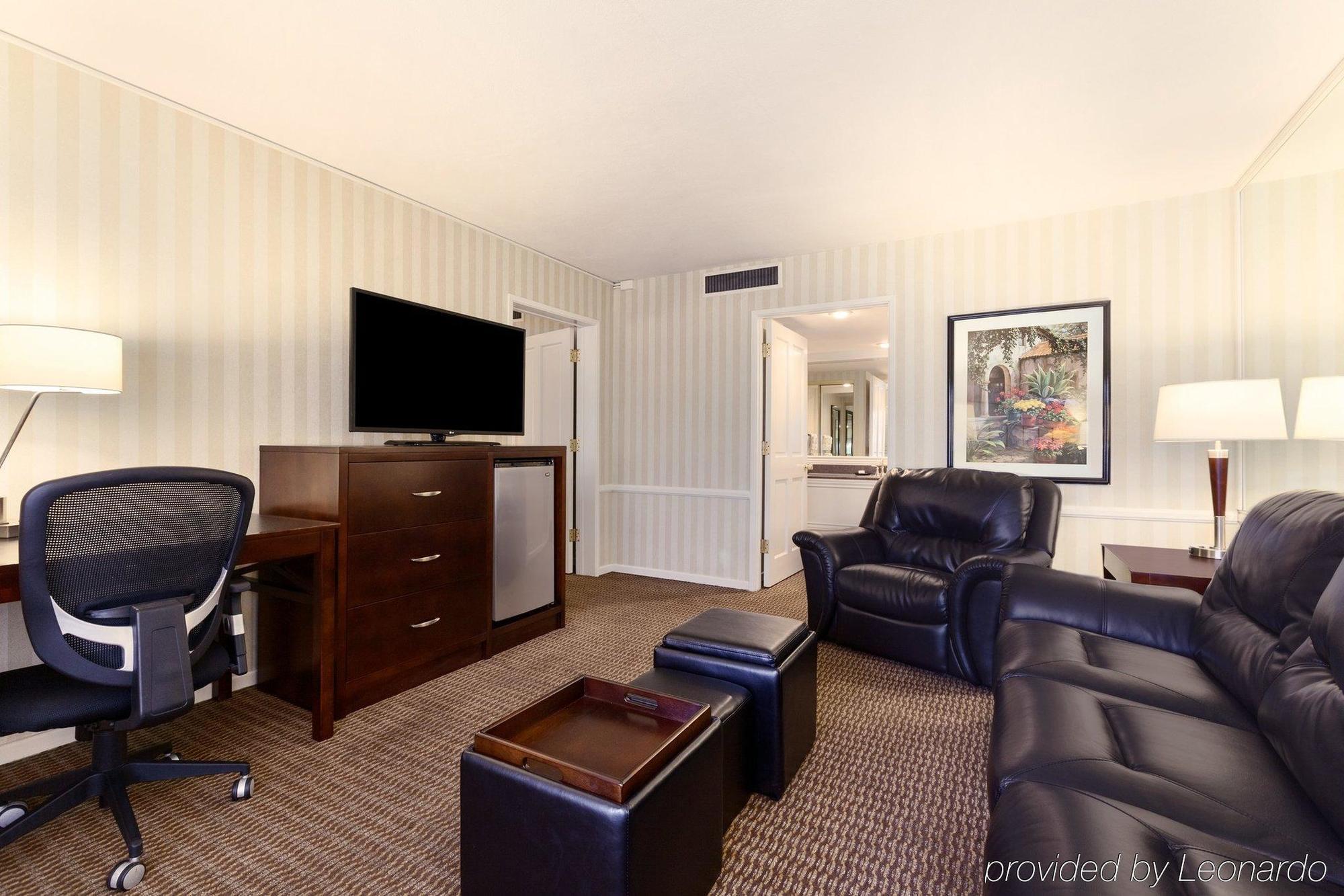 Best Western Plus Carriage Hotel Los Ángeles