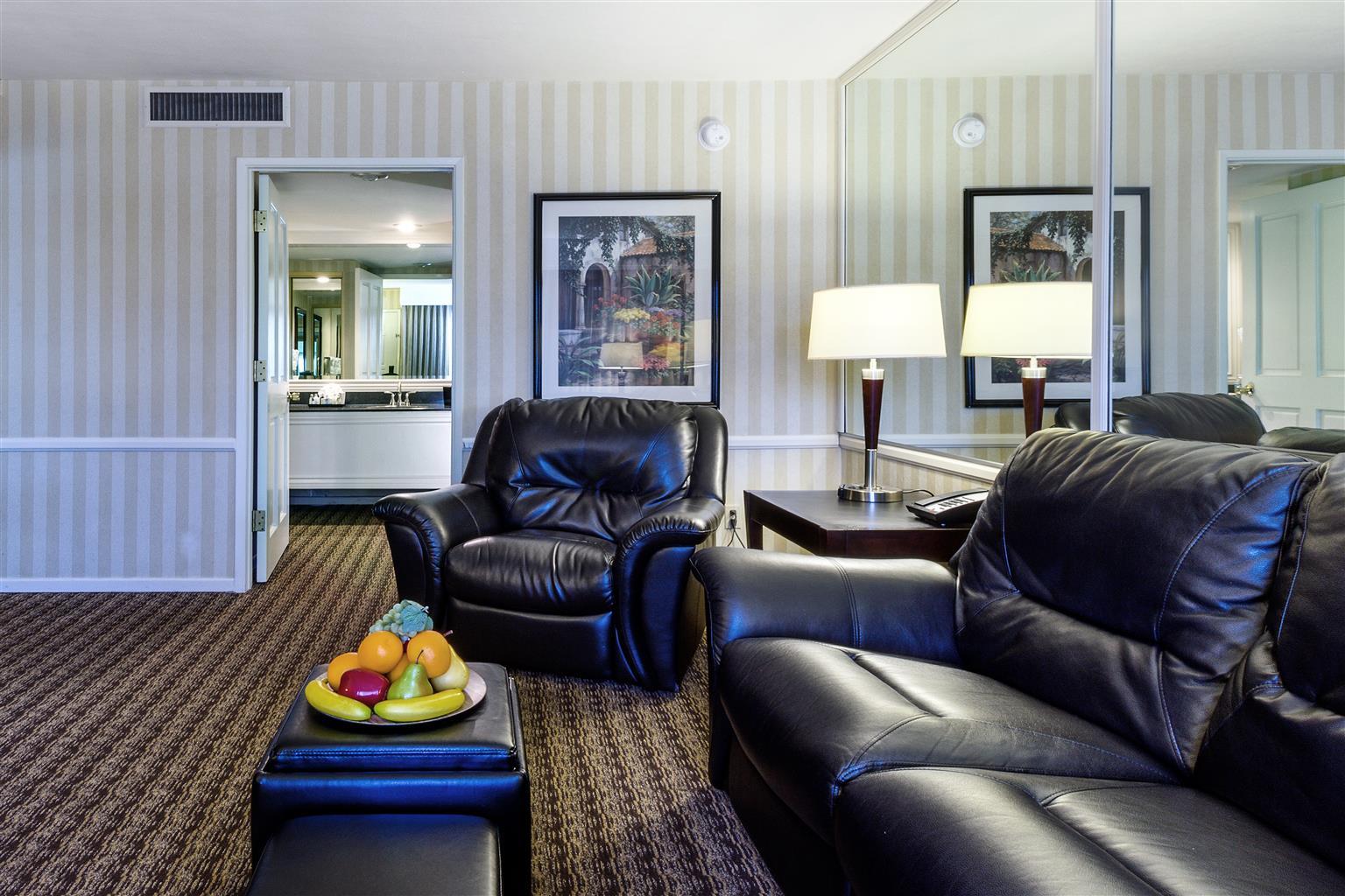 Best Western Plus Carriage Hotel 4*