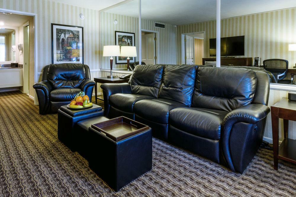 Best Western Plus Carriage Hotel